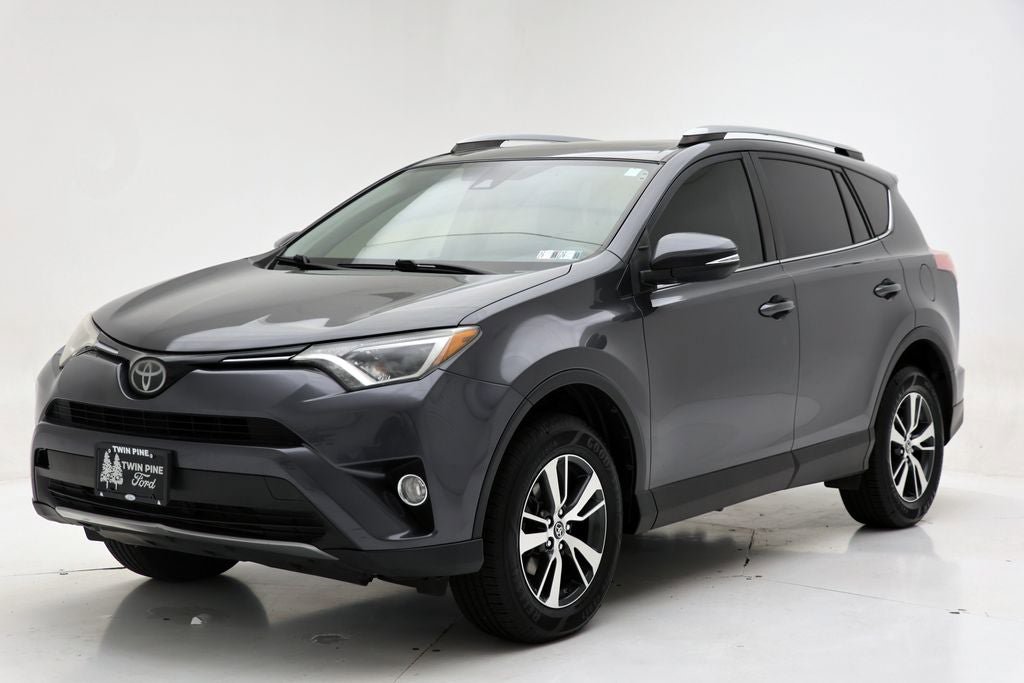 Used 2017 Toyota RAV4 XLE AWD/4WD image 2