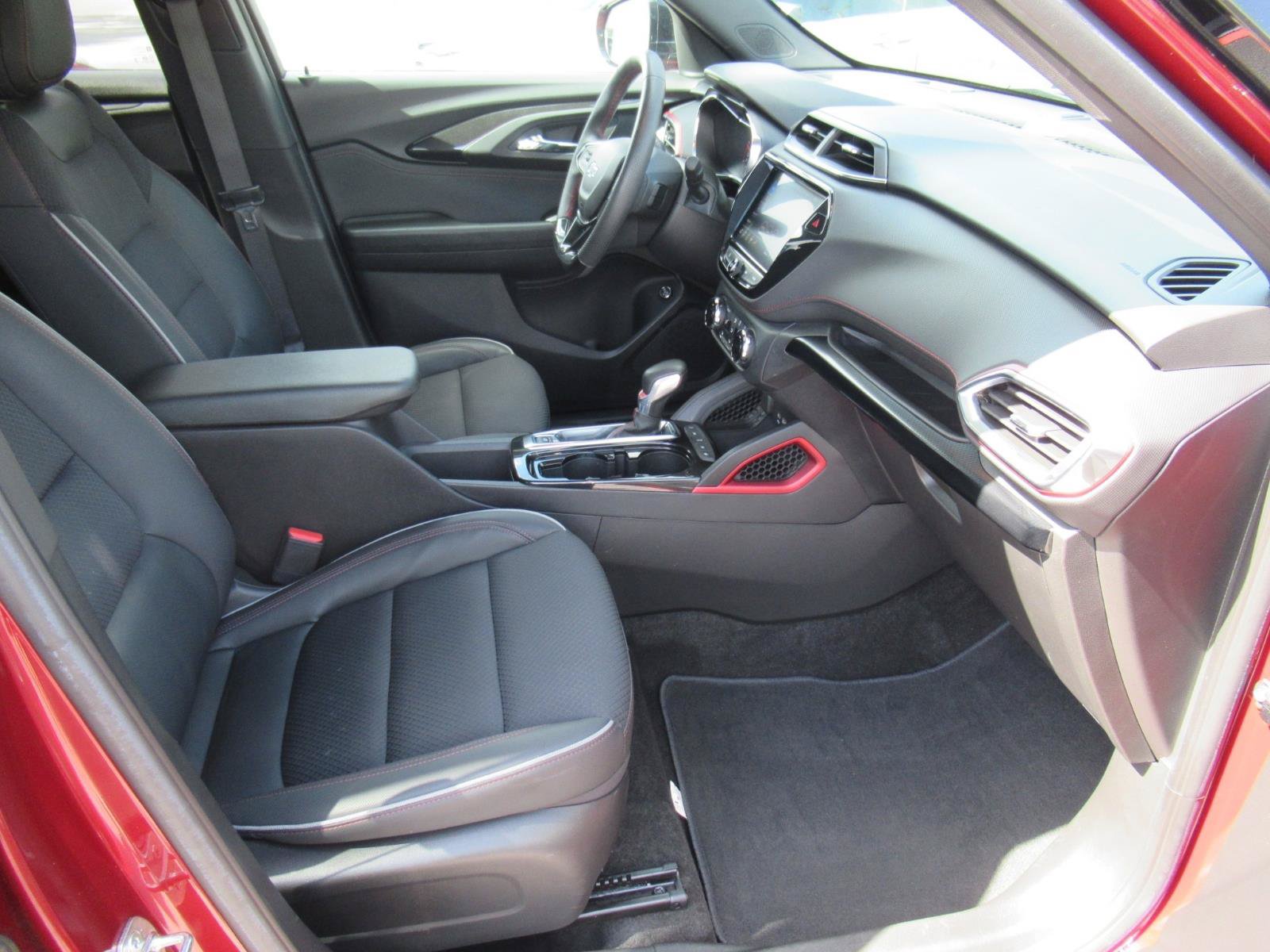 Used 2023 Chevrolet TrailBlazer RS w/ Sun and Liftgate Package FWD image 11