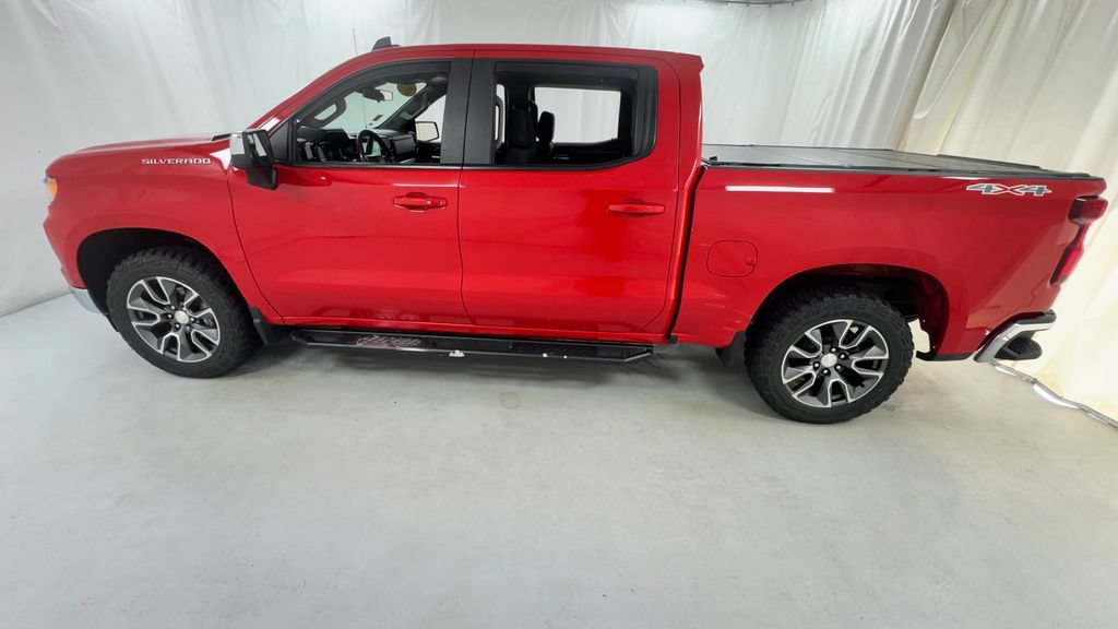 Used 2022 Chevrolet Silverado 1500 LT AWD/4WD image 6