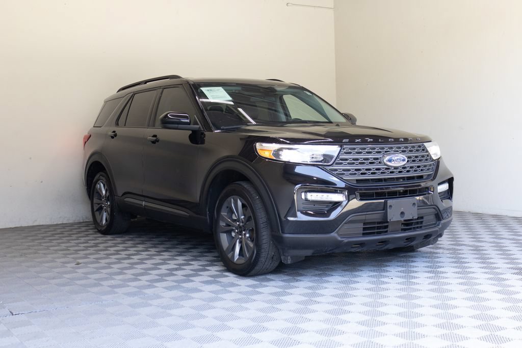 Used 2024 Ford Explorer XLT w/ Equipment Group 202A AWD/4WD image 7