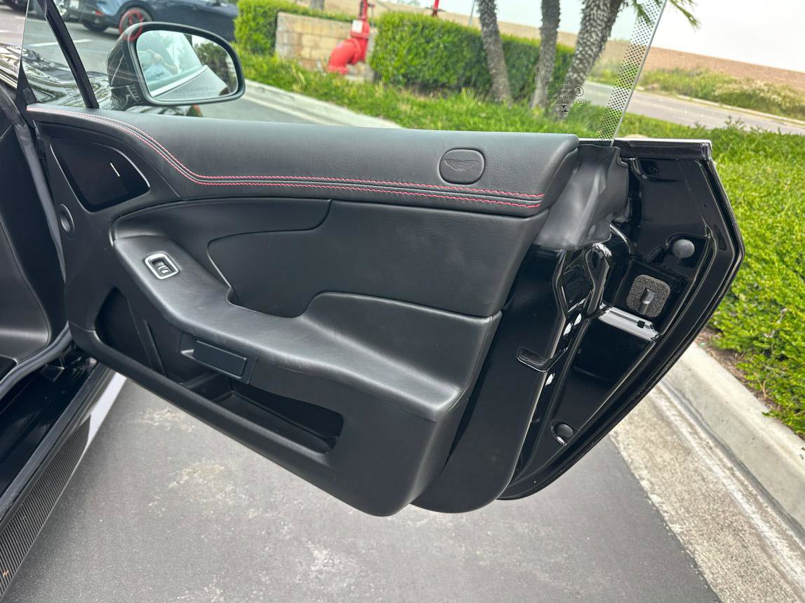 Used 2016 Aston Martin Vanquish Coupe RWD image 31