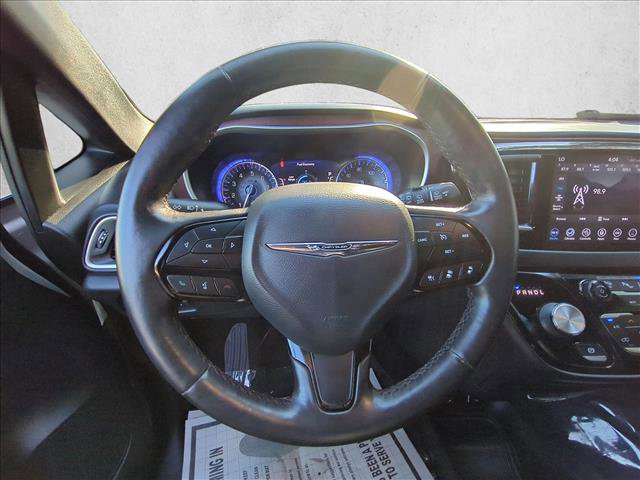 Used 2020 Chrysler Pacifica Touring-L image 28