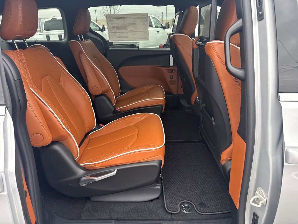 New 2026 Chrysler Pacifica Pinnacle image 34