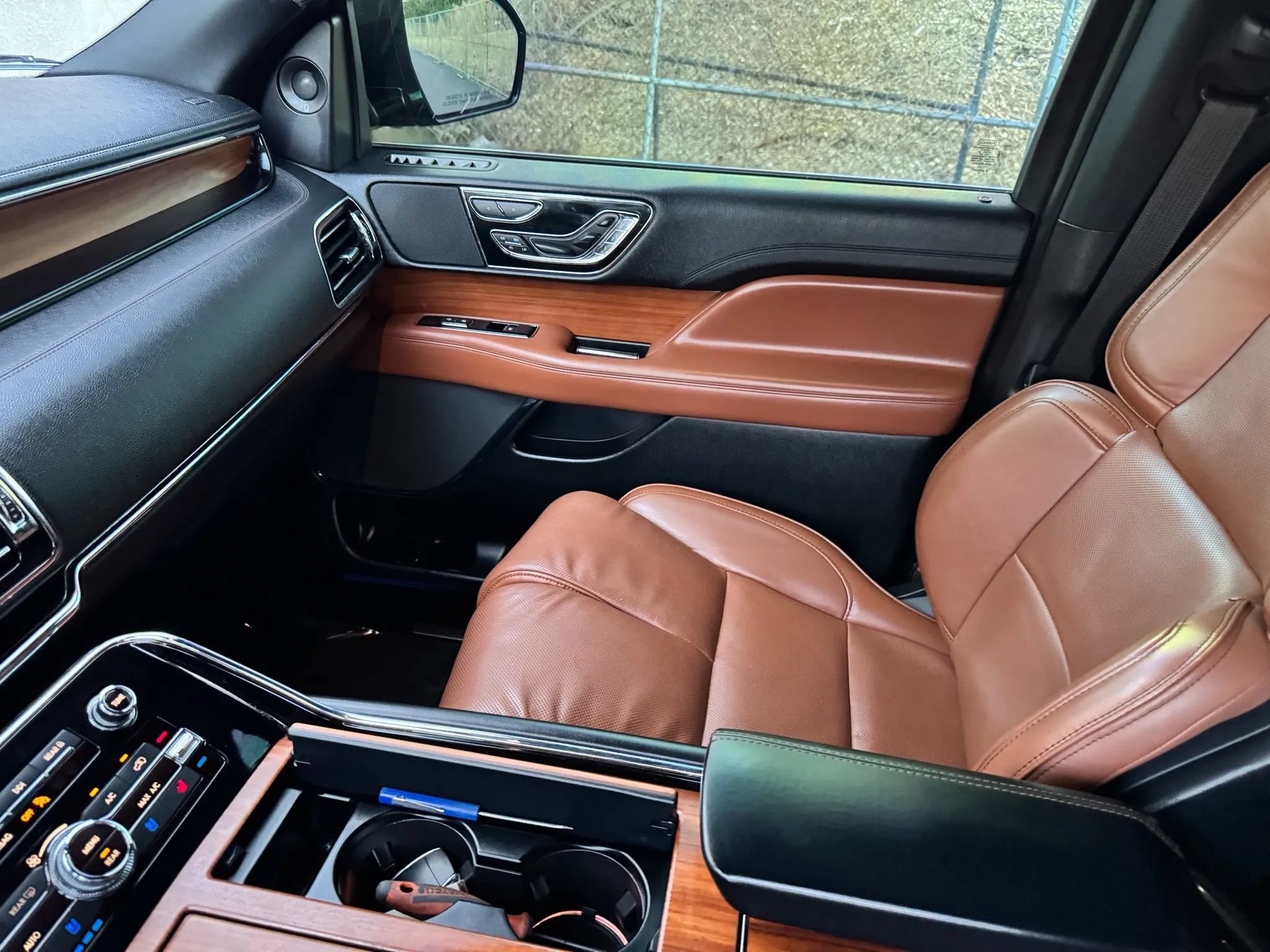 Used 2019 Lincoln Navigator L Reserve AWD/4WD image 18