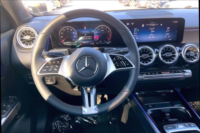 Used 2025 Mercedes-Benz GLB 250 4MATIC image 4
