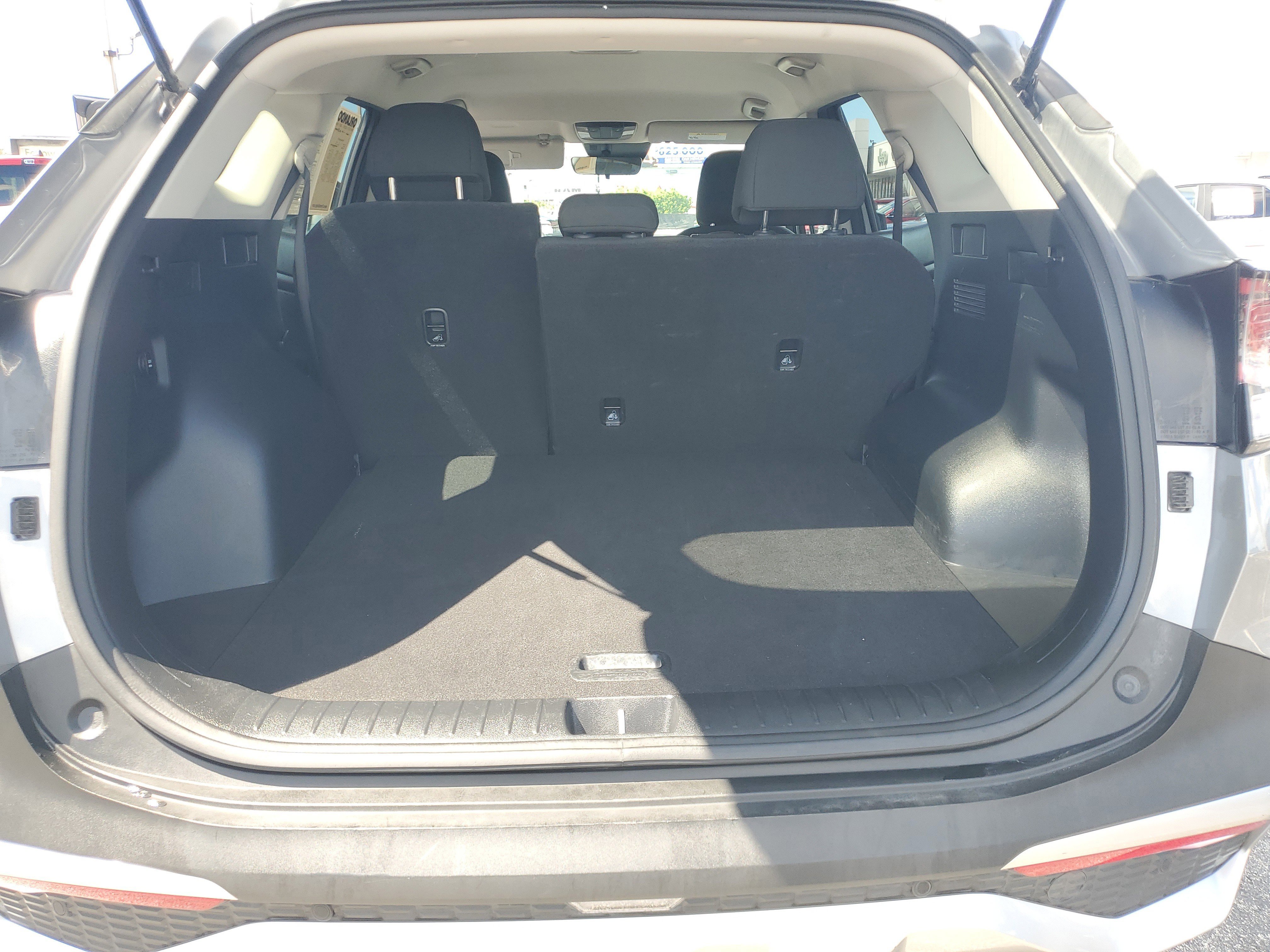 Used 2024 Kia Sportage LX image 7