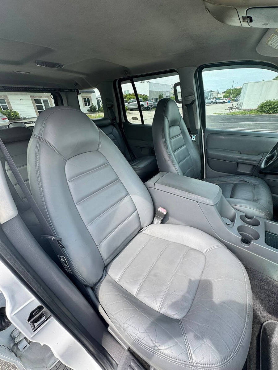 Used 2002 Ford Explorer XLT RWD image 9