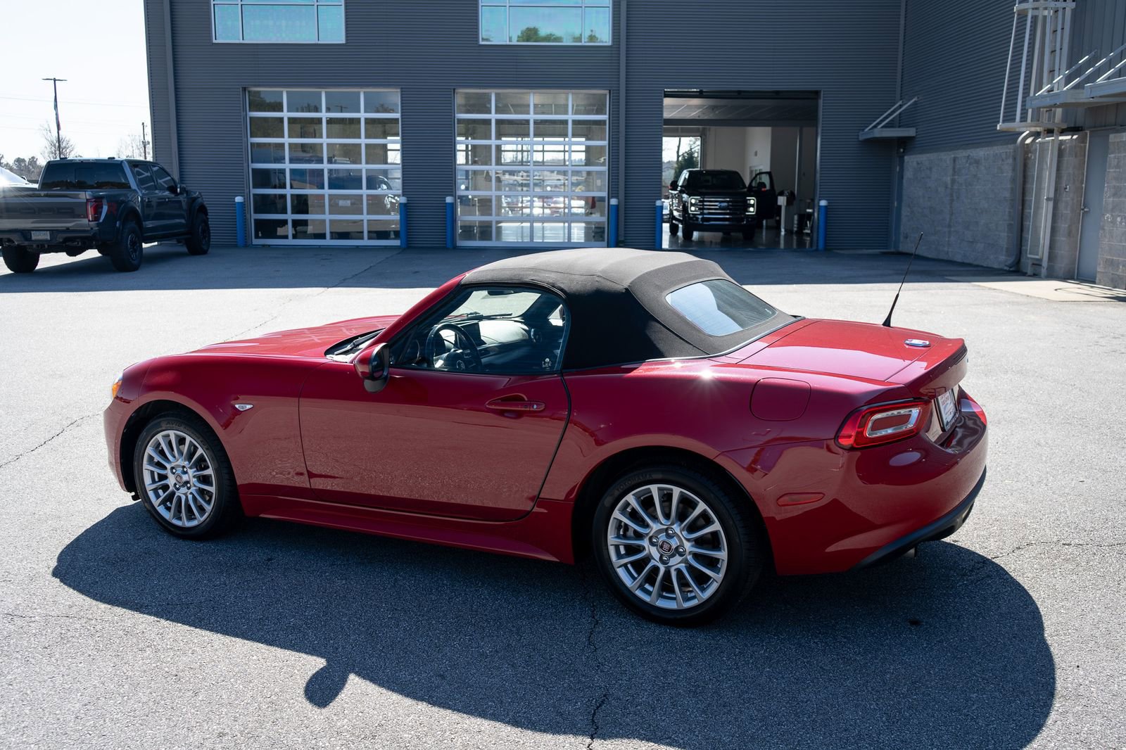 Used 2018 FIAT 124 Spider Classica w/ Technology Group image 7