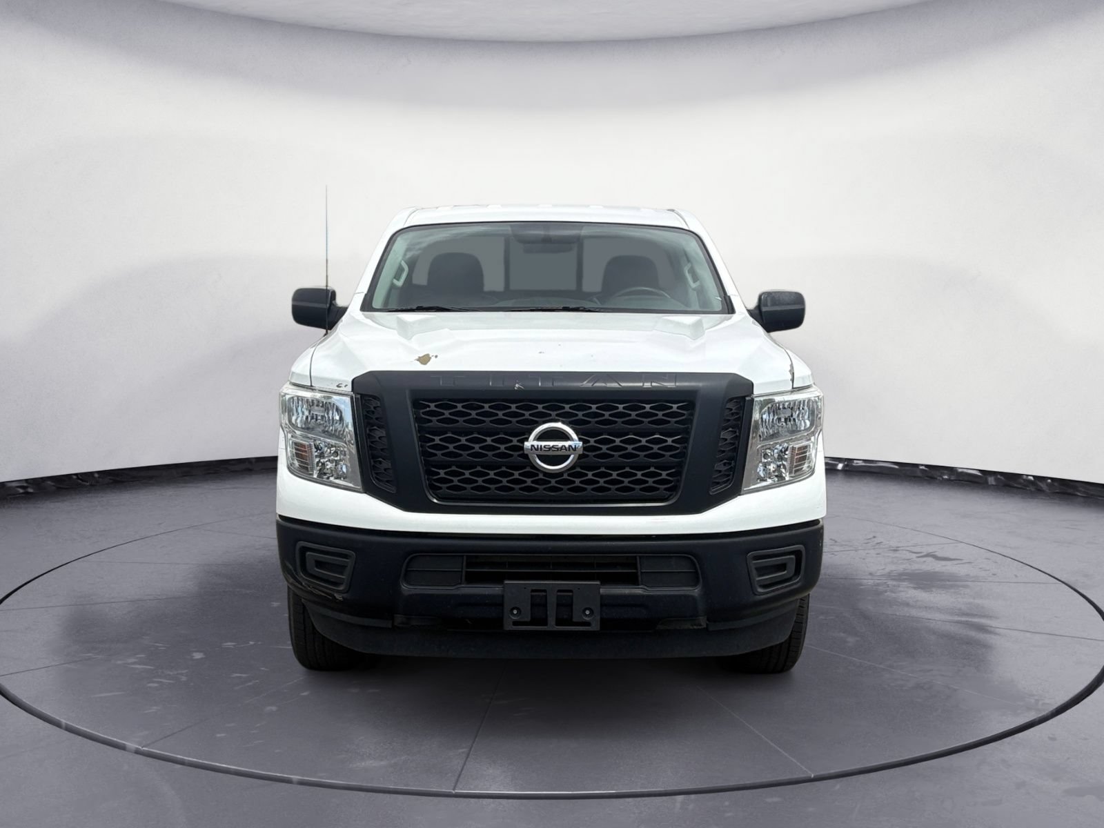 Used 2018 Nissan Titan S w/ HD Front GAWR Package AWD/4WD image 2
