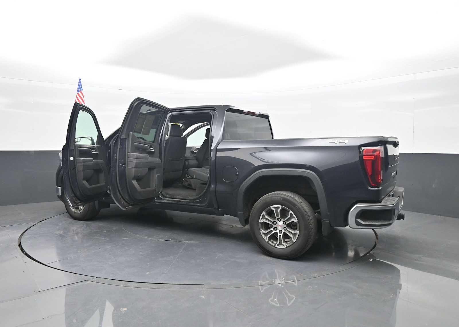 Used 2025 GMC Sierra 1500 SLT AWD/4WD image 43