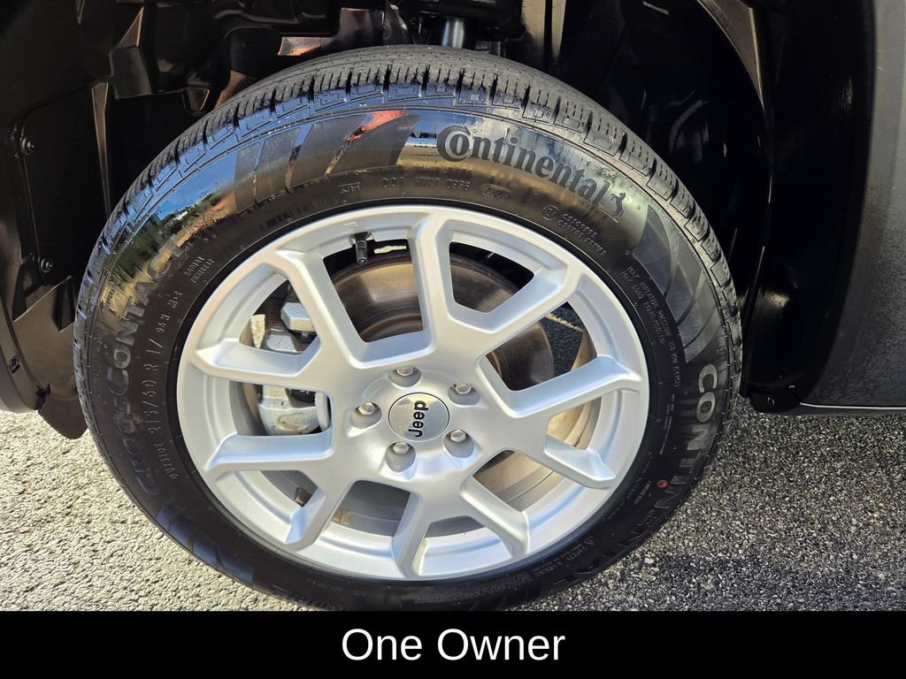 Used 2023 Jeep Renegade Latitude AWD/4WD image 10