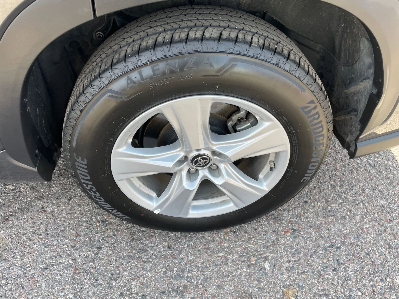 Used 2025 Toyota Highlander LE image 32