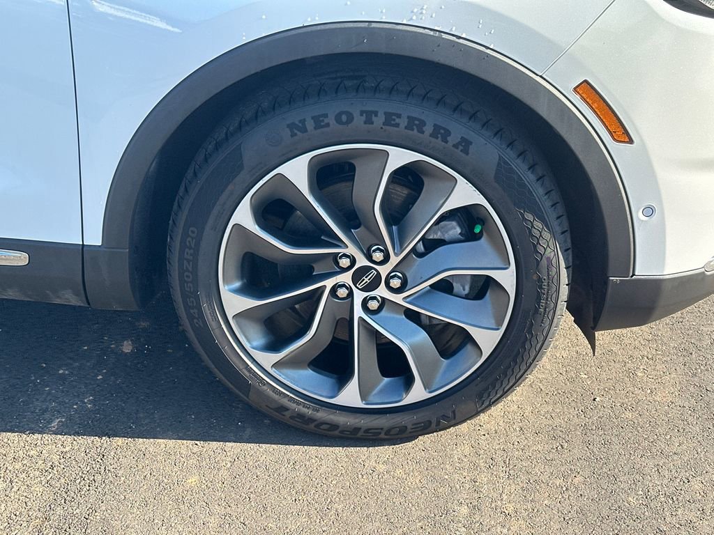 Used 2022 Lincoln Nautilus Reserve w/ Equipment Group 201A image 12