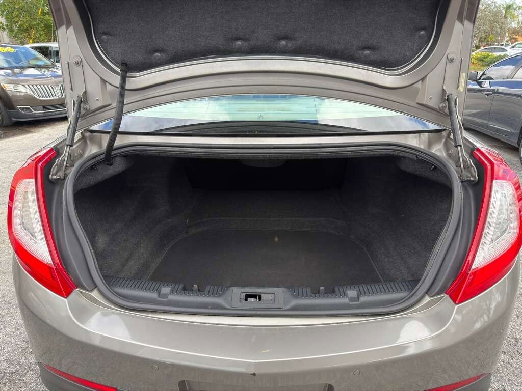 Used 2015 Lincoln MKS image 5