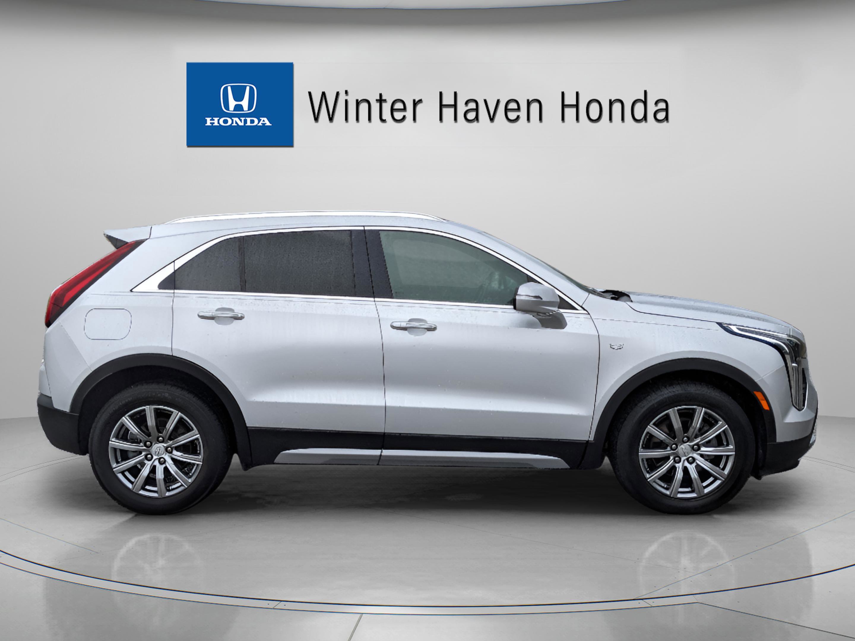 Used 2022 Cadillac XT4 Premium Luxury w/ Safety Alert Package image 9