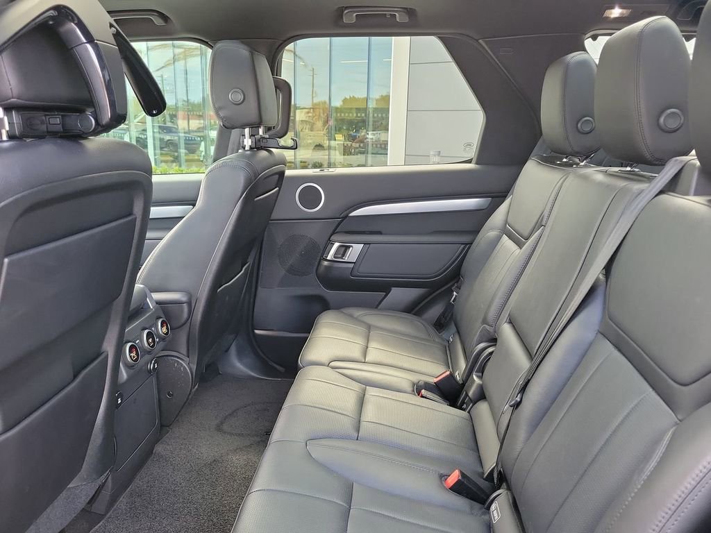 Used 2020 Land Rover Discovery Landmark image 16
