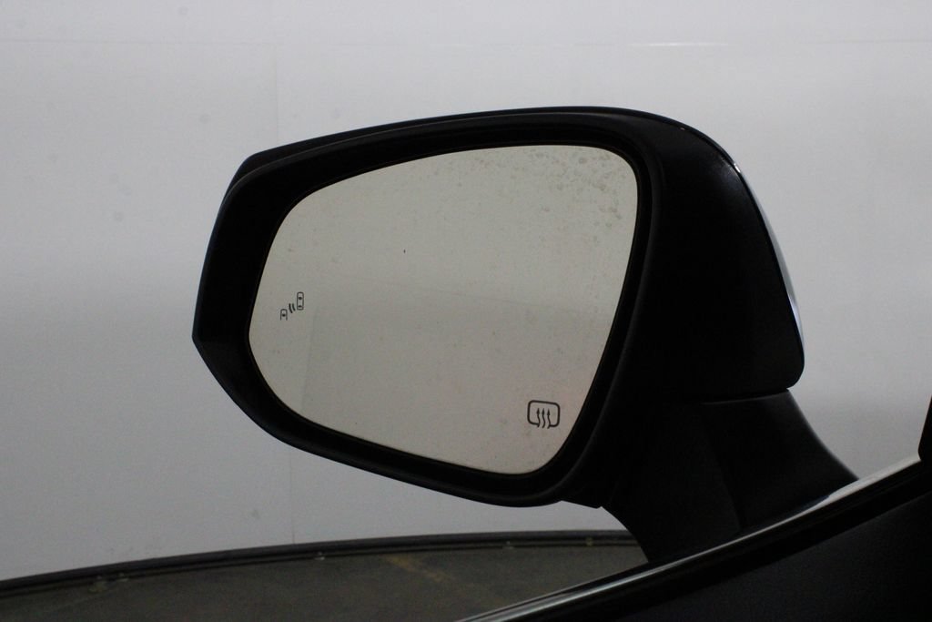 Used 2023 Toyota Highlander XLE FWD image 39