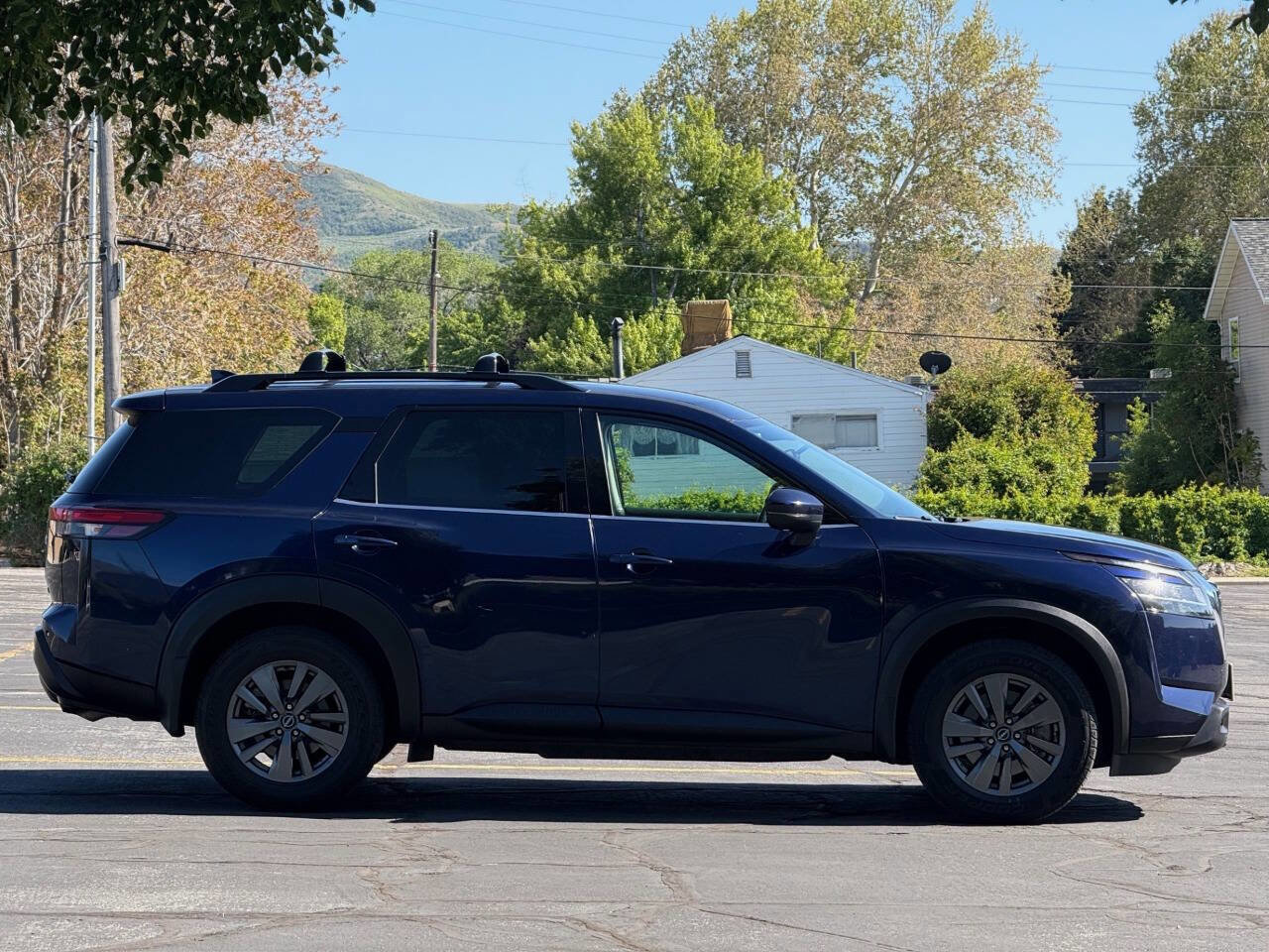 Used 2022 Nissan Pathfinder SV FWD image 4