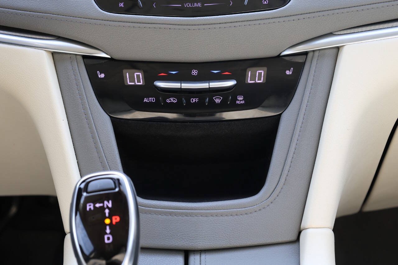 Used 2017 Cadillac XT5 Luxury w/ Driver Awareness Package AWD/4WD image 21
