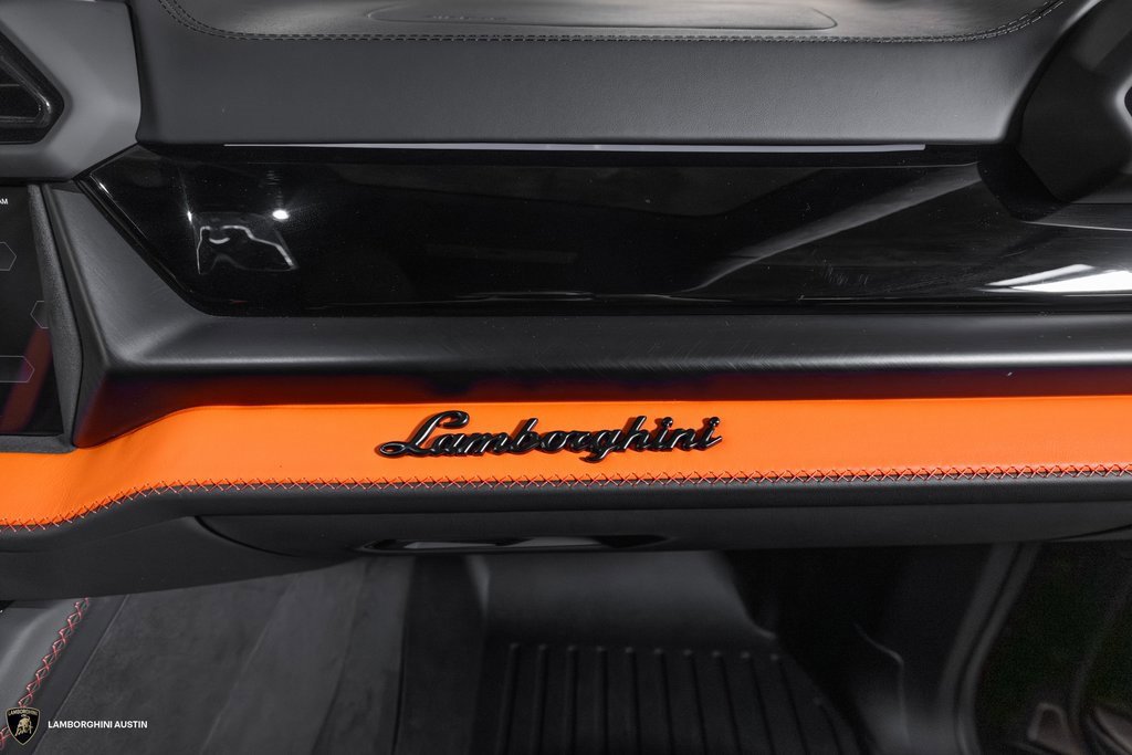 Used 2025 Lamborghini Urus SE image 51
