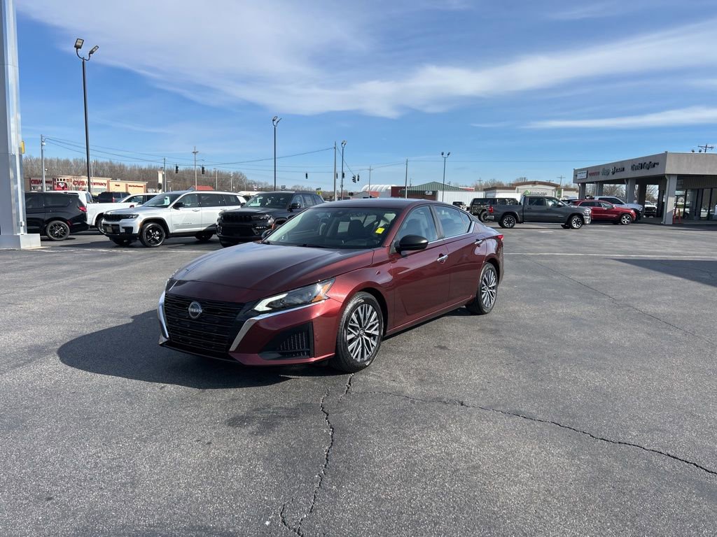 Used 2025 Nissan Altima 2.5 SV image 8
