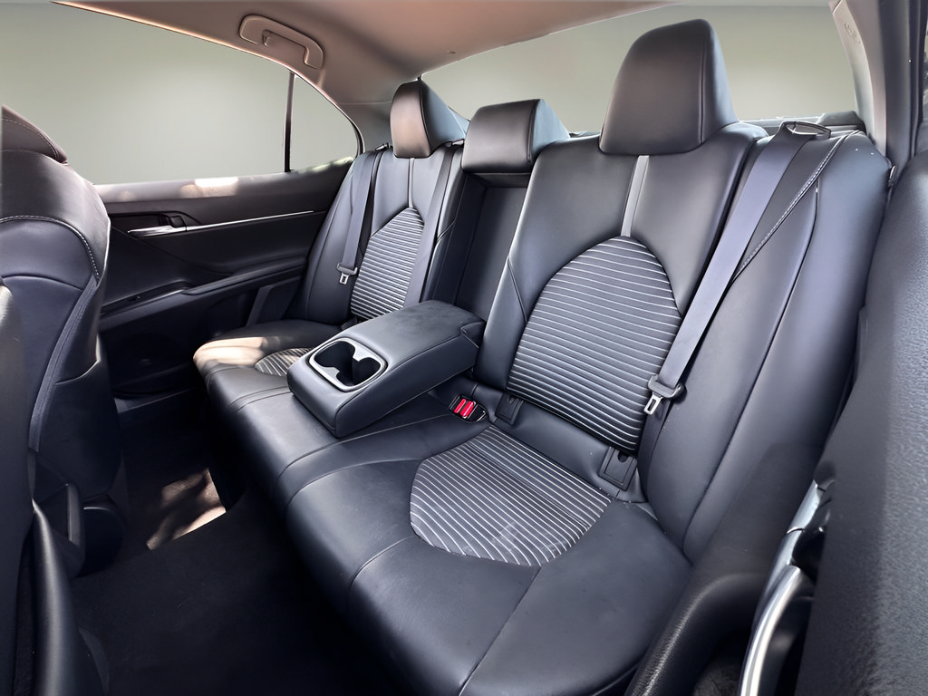 Used 2020 Toyota Camry SE w/ Convenience Package FWD image 18