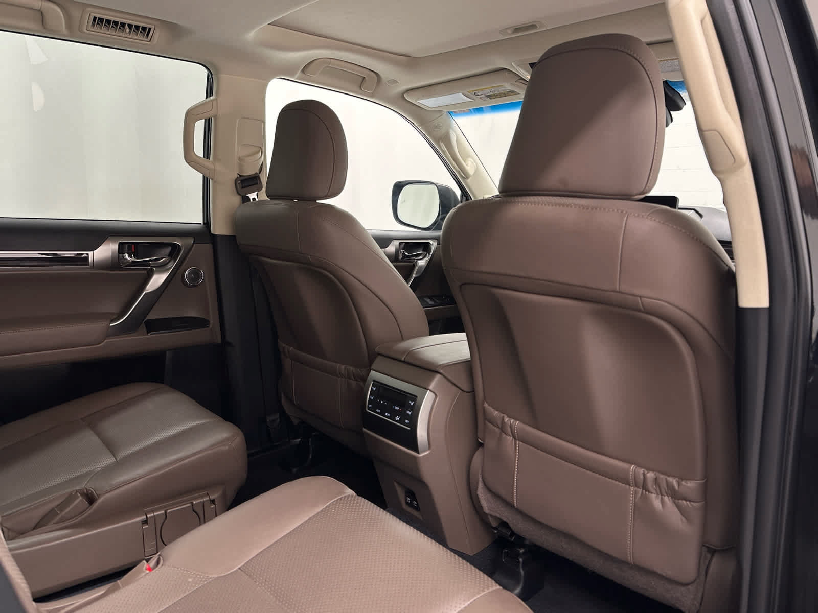 Used 2022 Lexus GX 460 Luxury w/ Sport Design Package AWD/4WD image 21