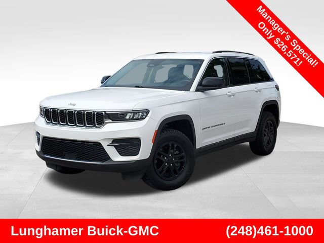Used 2023 Jeep Grand Cherokee Laredo AWD/4WD image 1