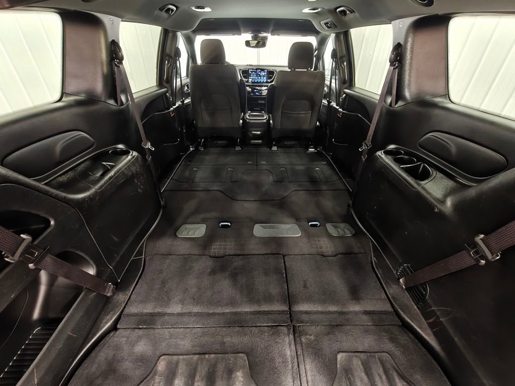 Used 2024 Chrysler Pacifica Touring image 33