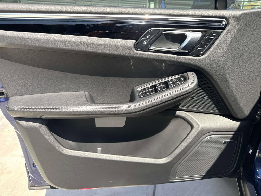 Certified 2025 Porsche Macan image 22