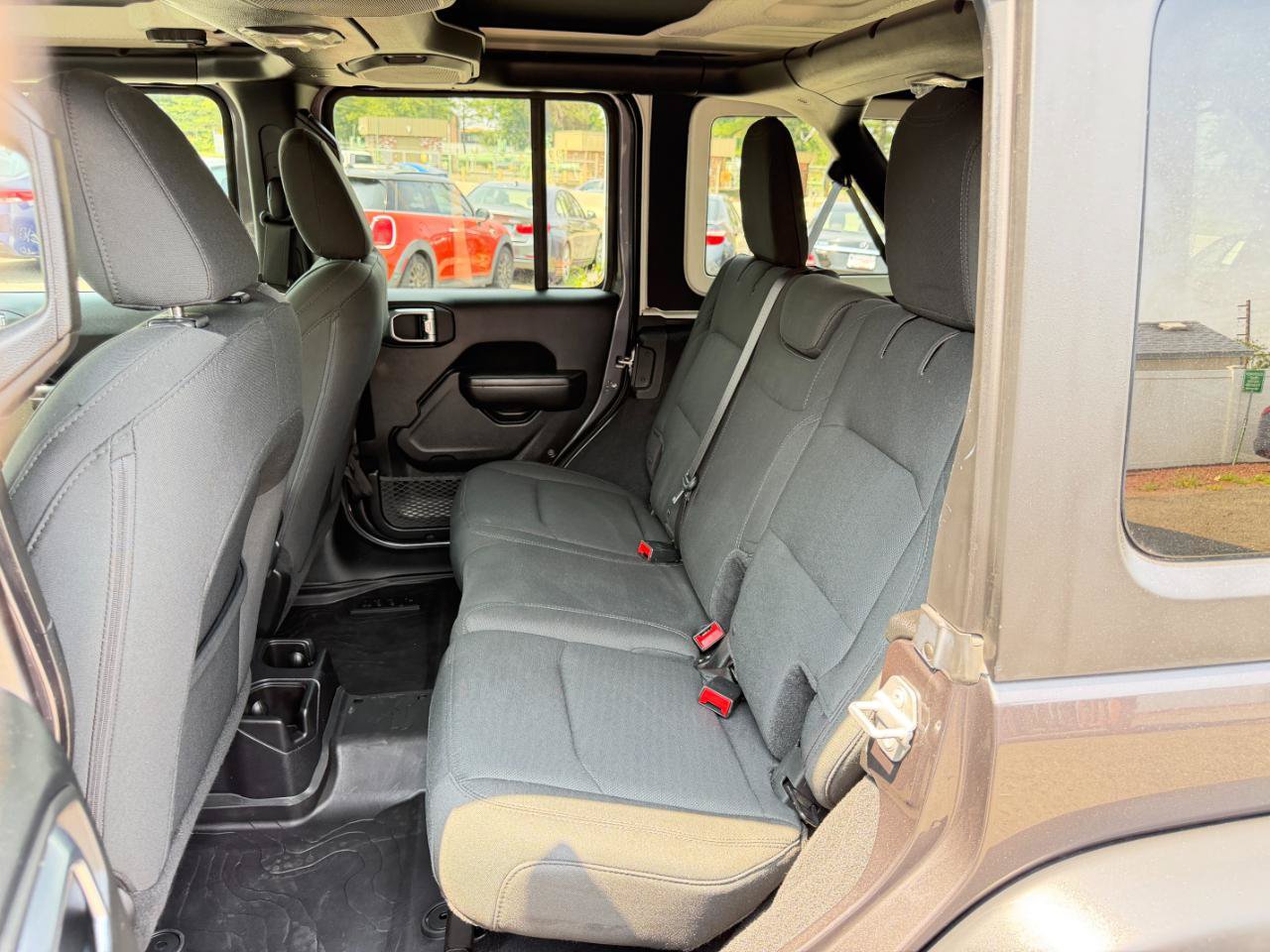 Used 2018 Jeep Wrangler Unlimited Sport S AWD/4WD image 31