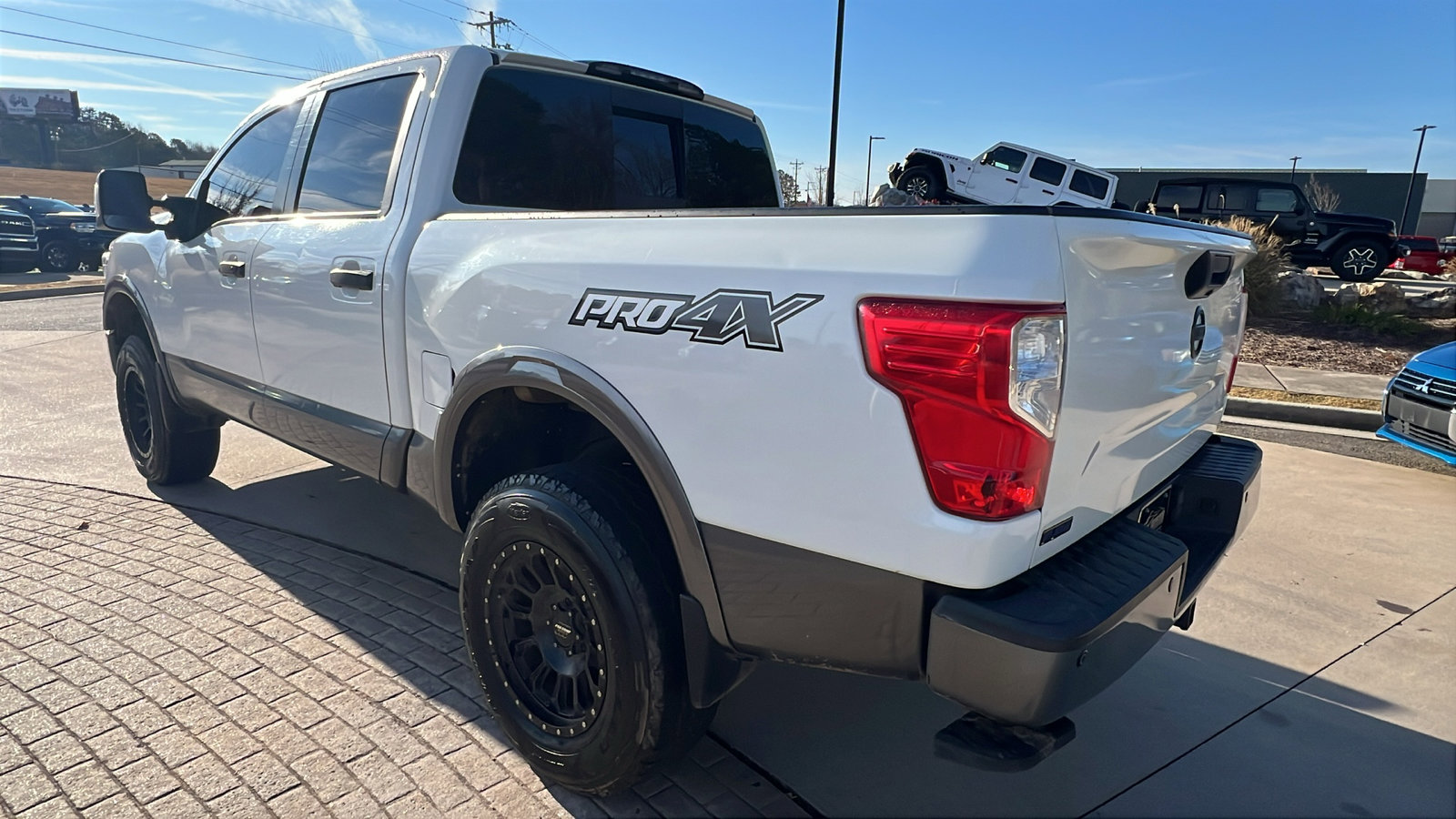 Used 2019 Nissan Titan PRO-4X w/ Pro-4x Convenience Package image 10