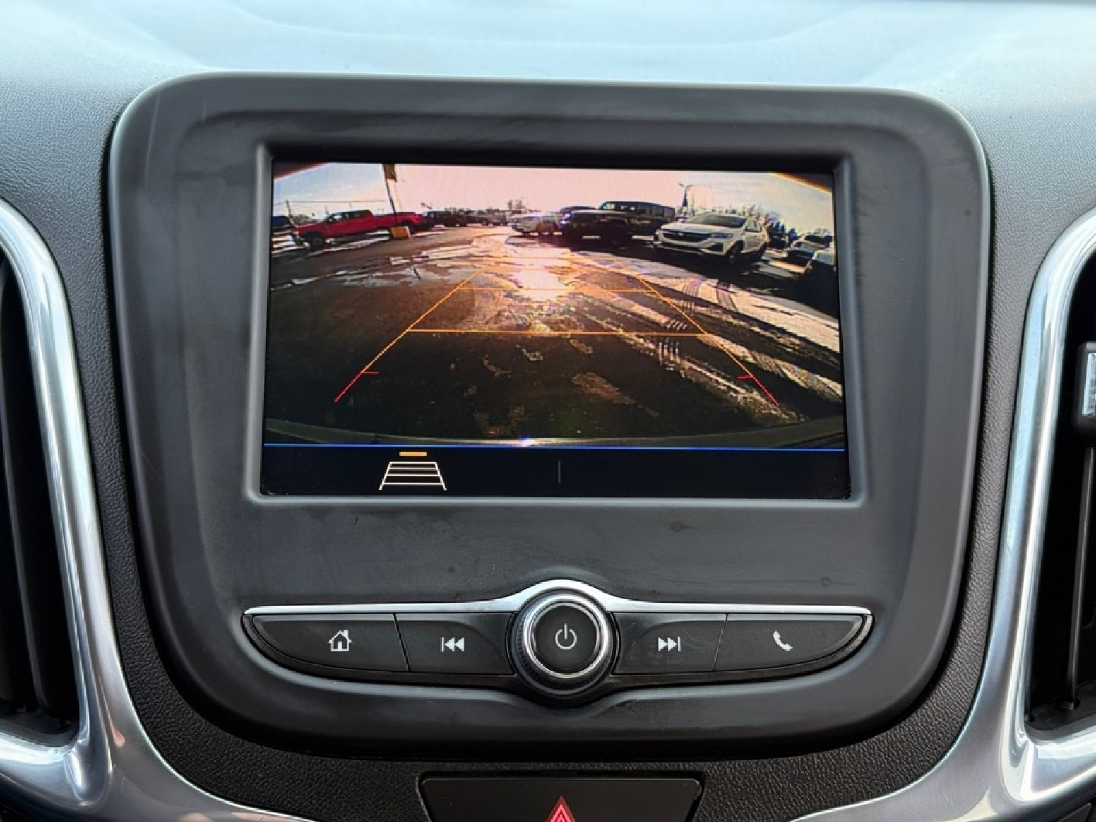 Used 2020 Chevrolet Equinox LT w/ Driver Convenience Package image 26