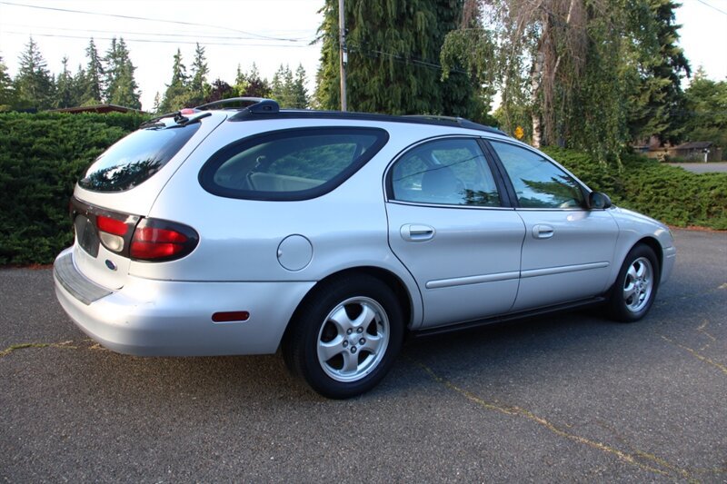 Used 2005 Ford Taurus SE FWD image 3