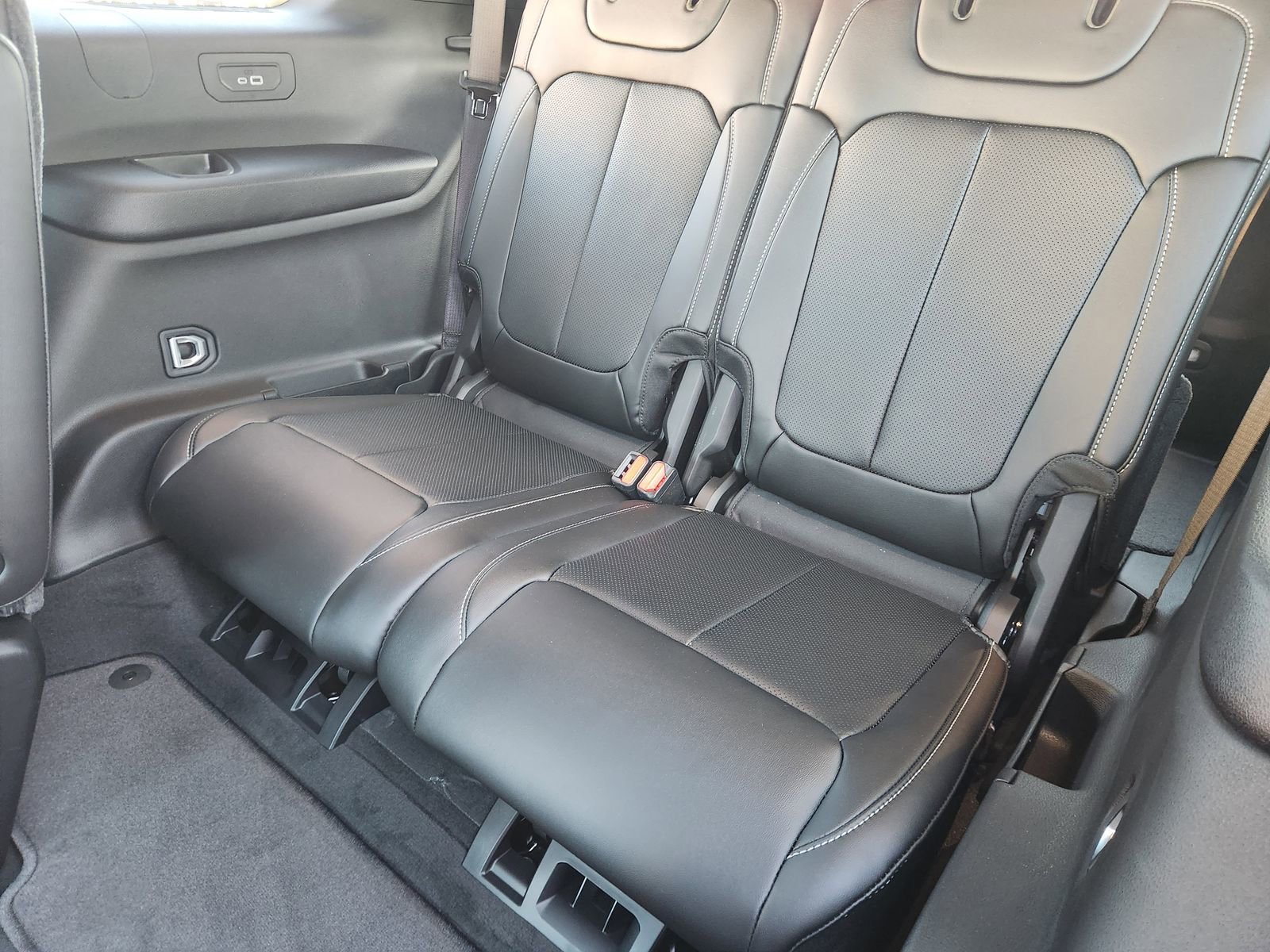 New 2025 Jeep Grand Cherokee L Limited w/ Luxury Tech Group II image 23