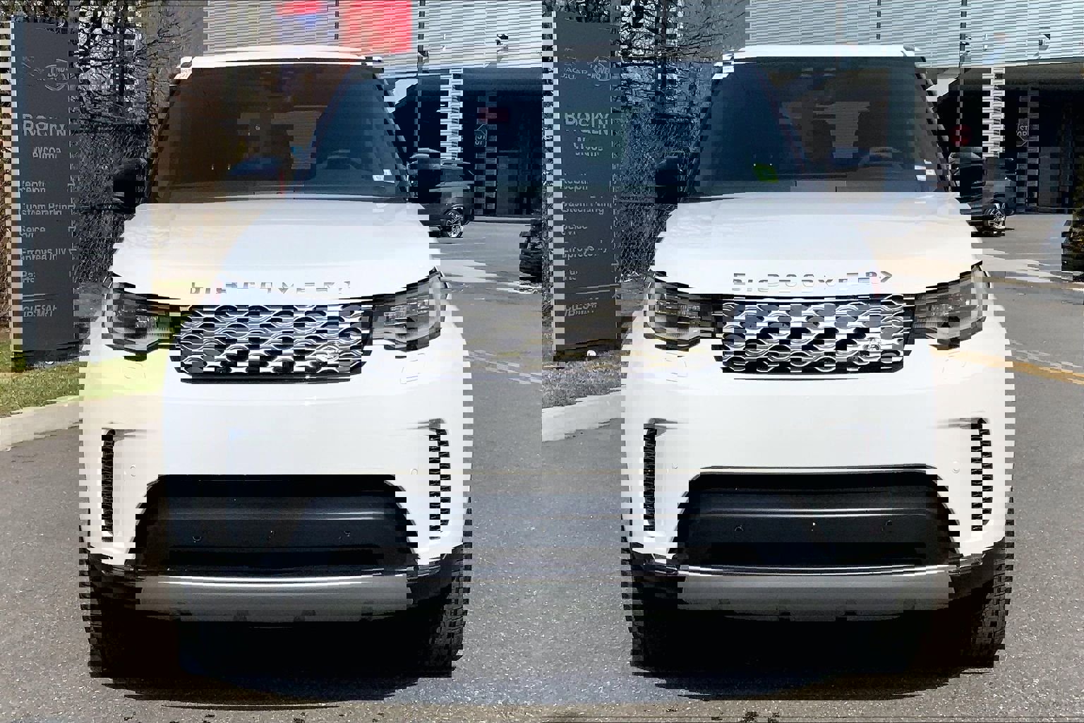 New 2026 Land Rover Discovery S image 3