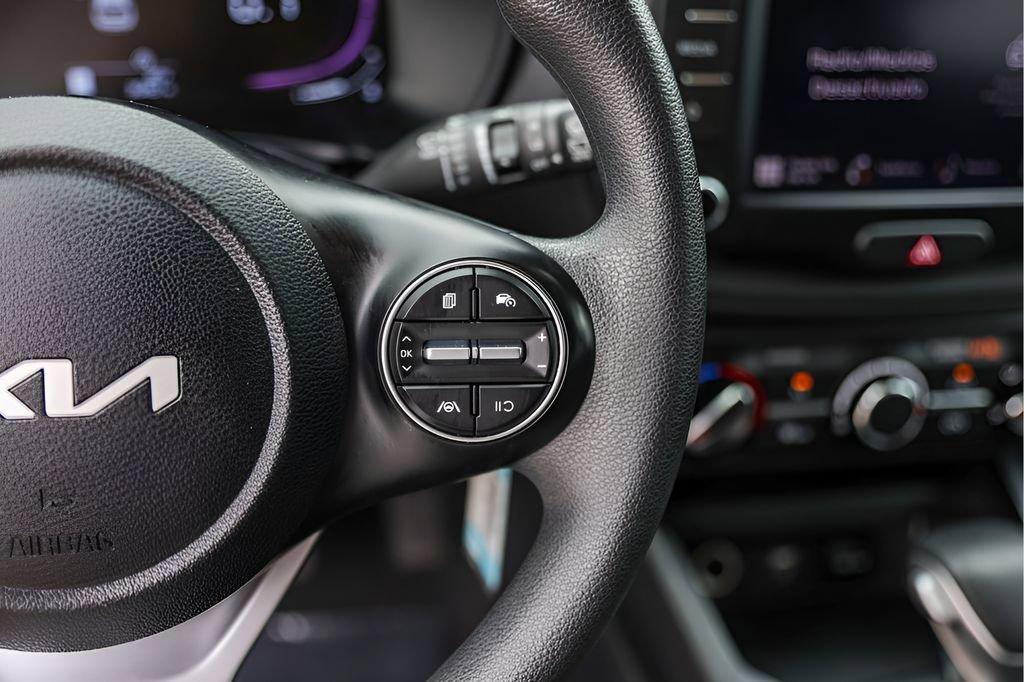 Used 2023 Kia Soul LX w/ LX Technology Package FWD image 16