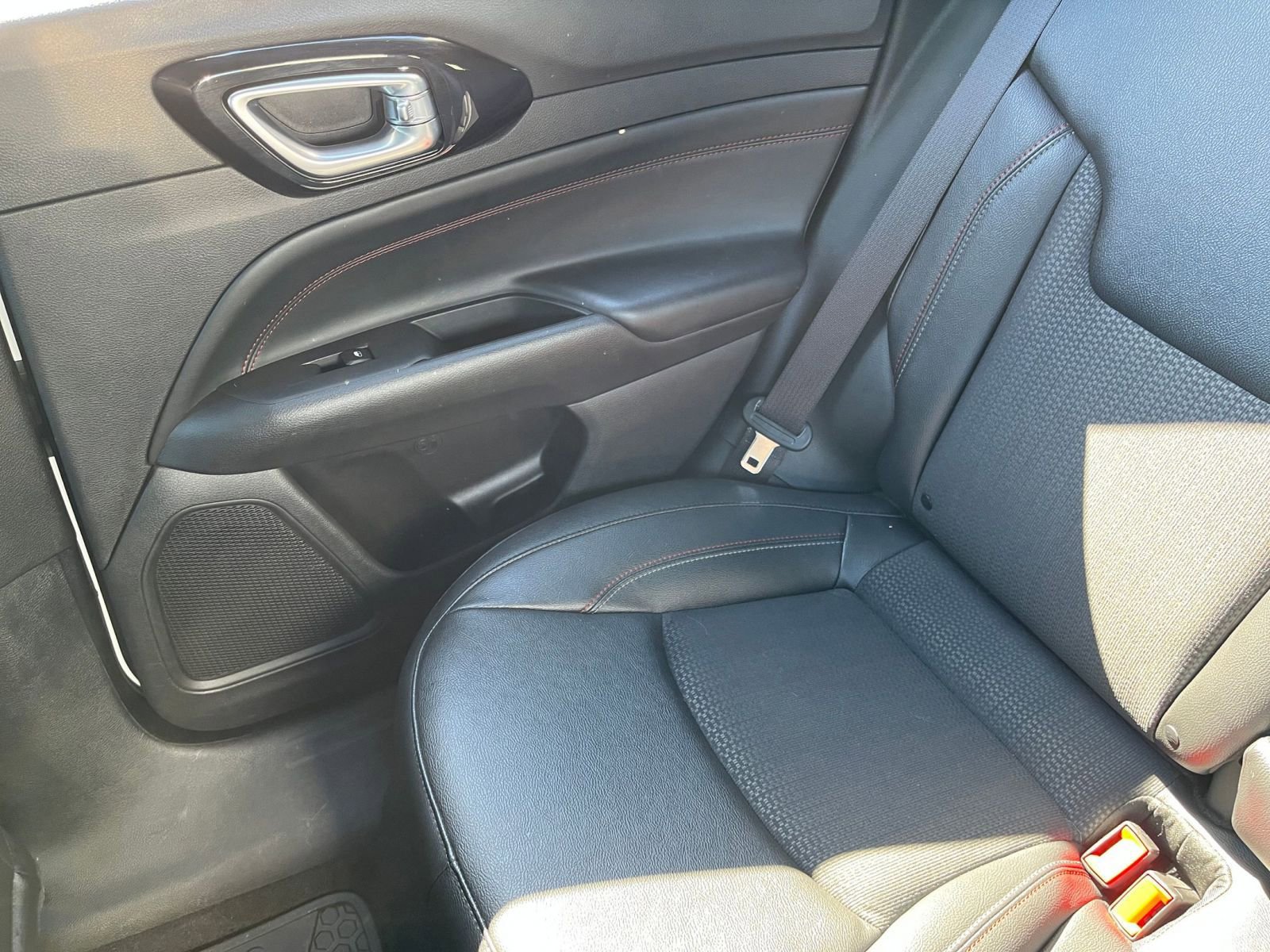 Used 2025 Jeep Compass Trailhawk image 39