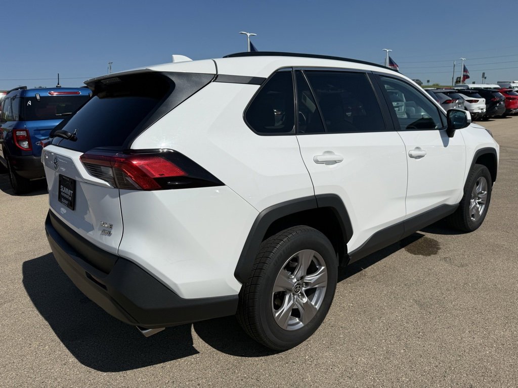 Used 2022 Toyota RAV4 XLE image 4