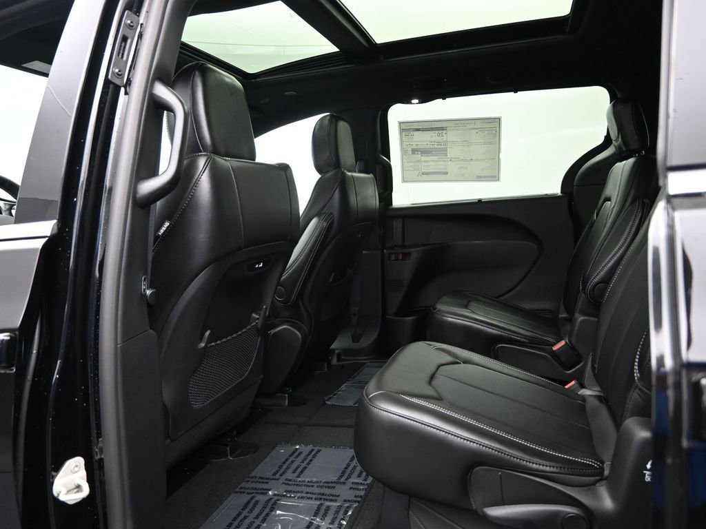 New 2026 Chrysler Pacifica Select image 23