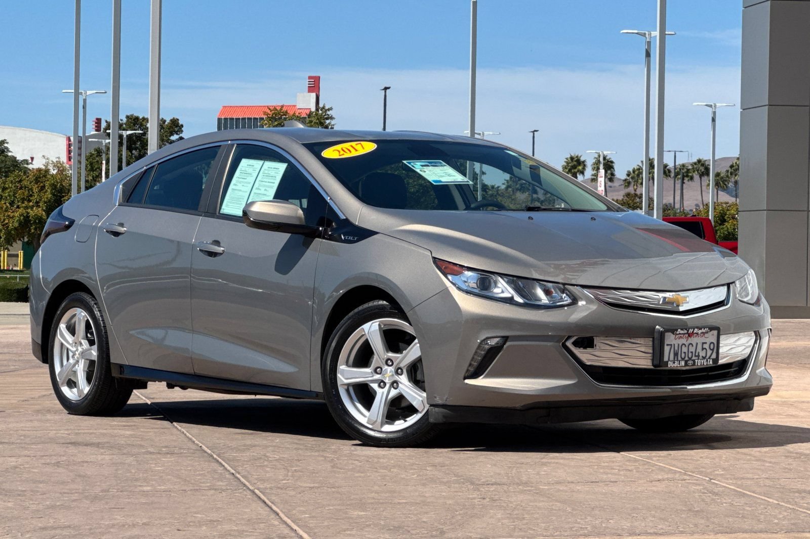 Used 2017 Chevrolet Volt LT w/ Comfort Package FWD image 2