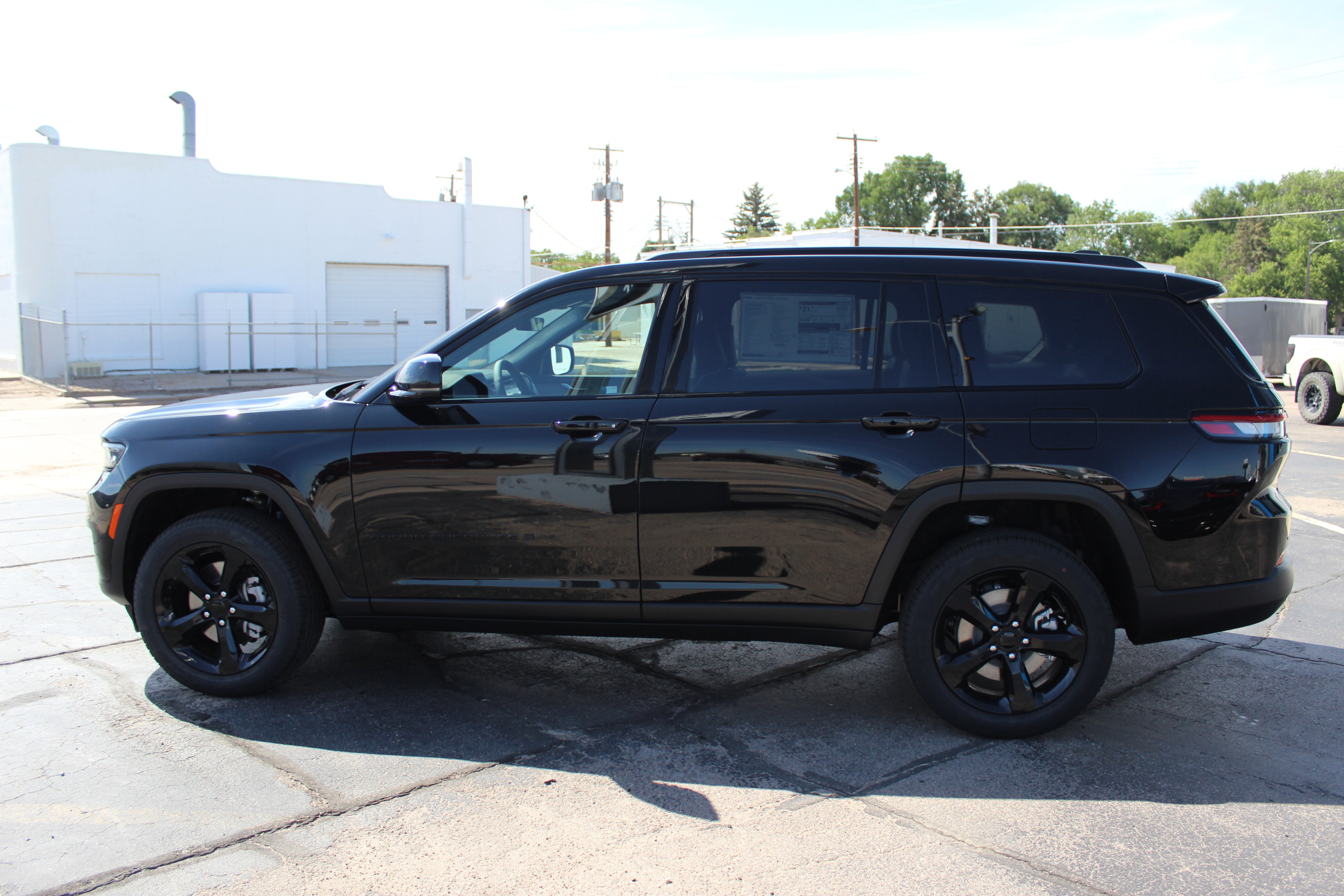 New 2025 Jeep Grand Cherokee L Limited w/ Black Appearance Package image 8
