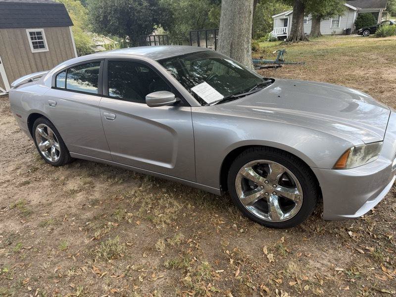 Used 2013 Dodge Charger SE w/ Connectivity Group RWD image 5