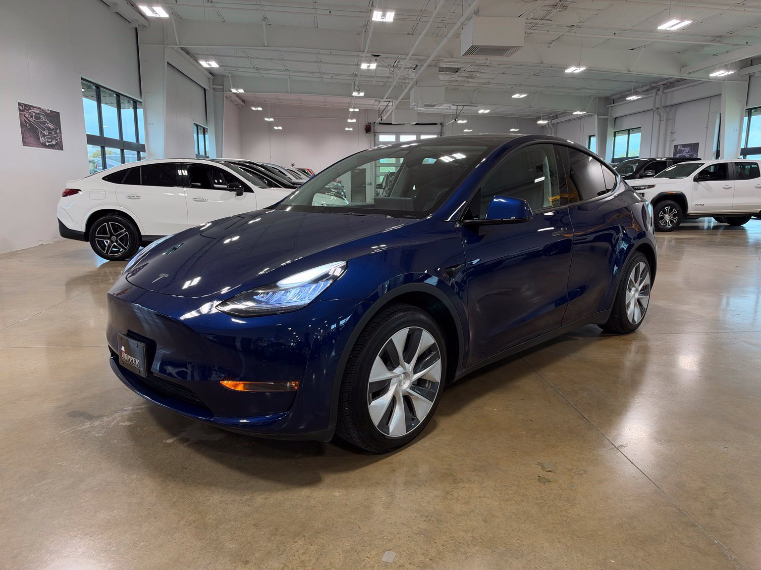 Used 2022 Tesla Model Y Long Range AWD/4WD image 3
