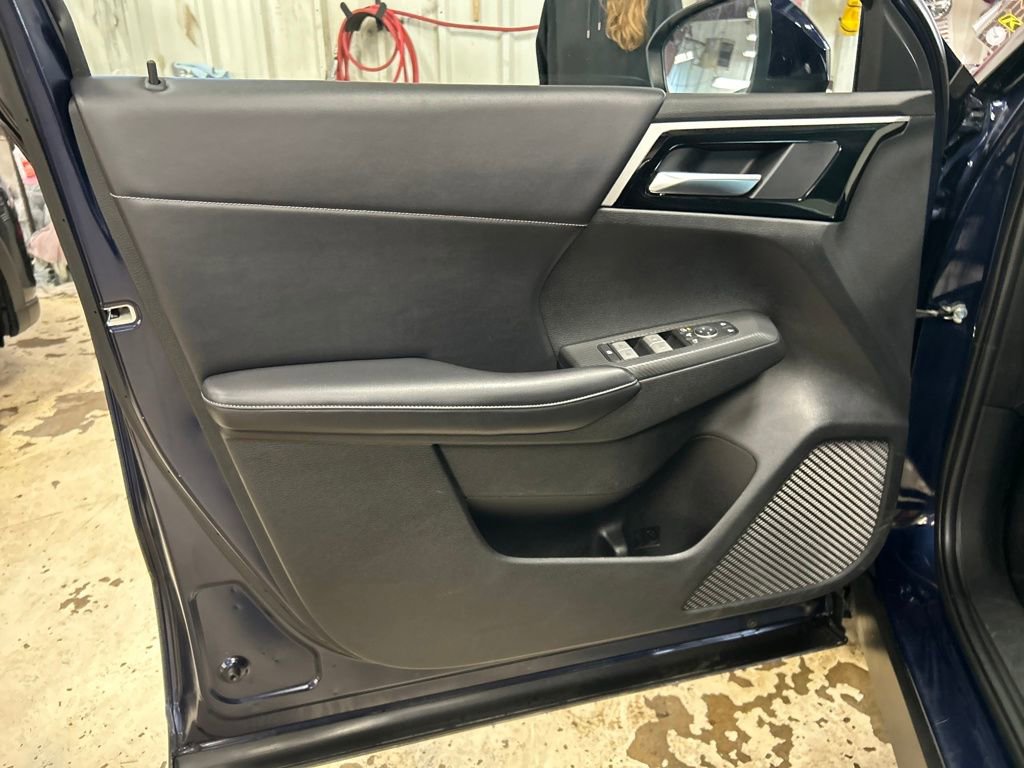 Used 2023 Mitsubishi Outlander SE AWD/4WD image 13