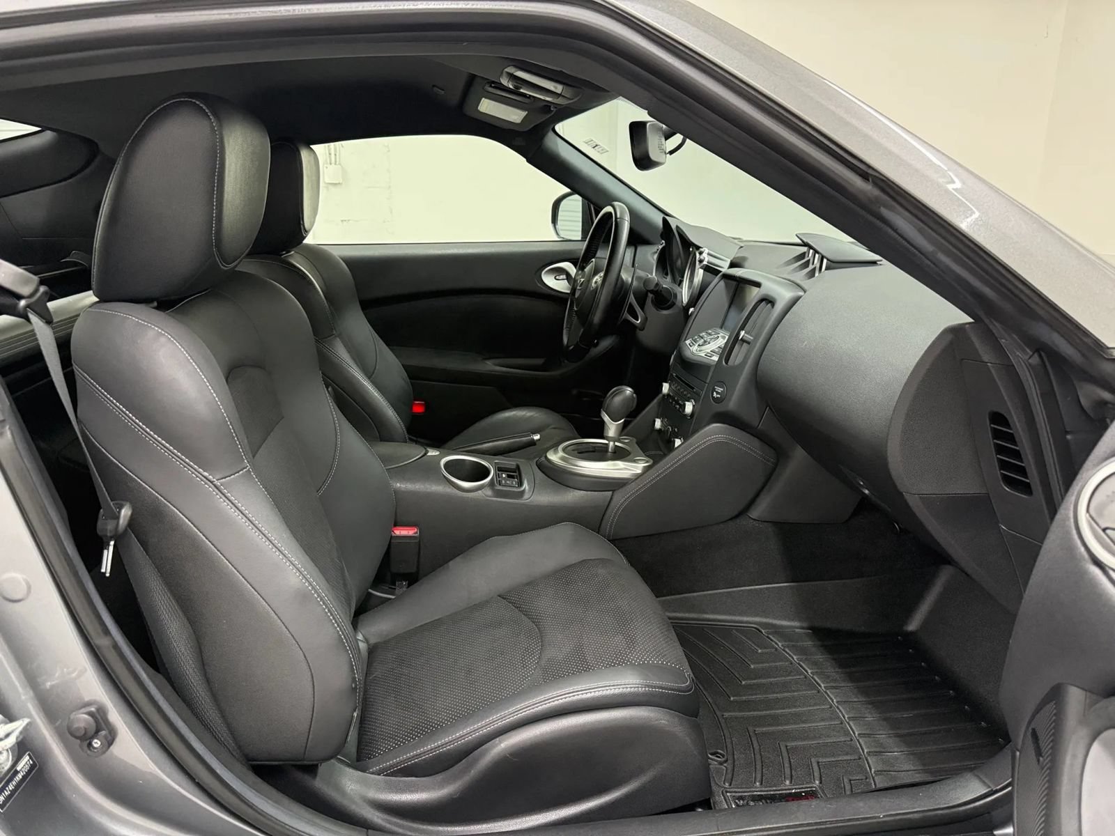 Used 2019 Nissan 370Z Touring Sport RWD image 10