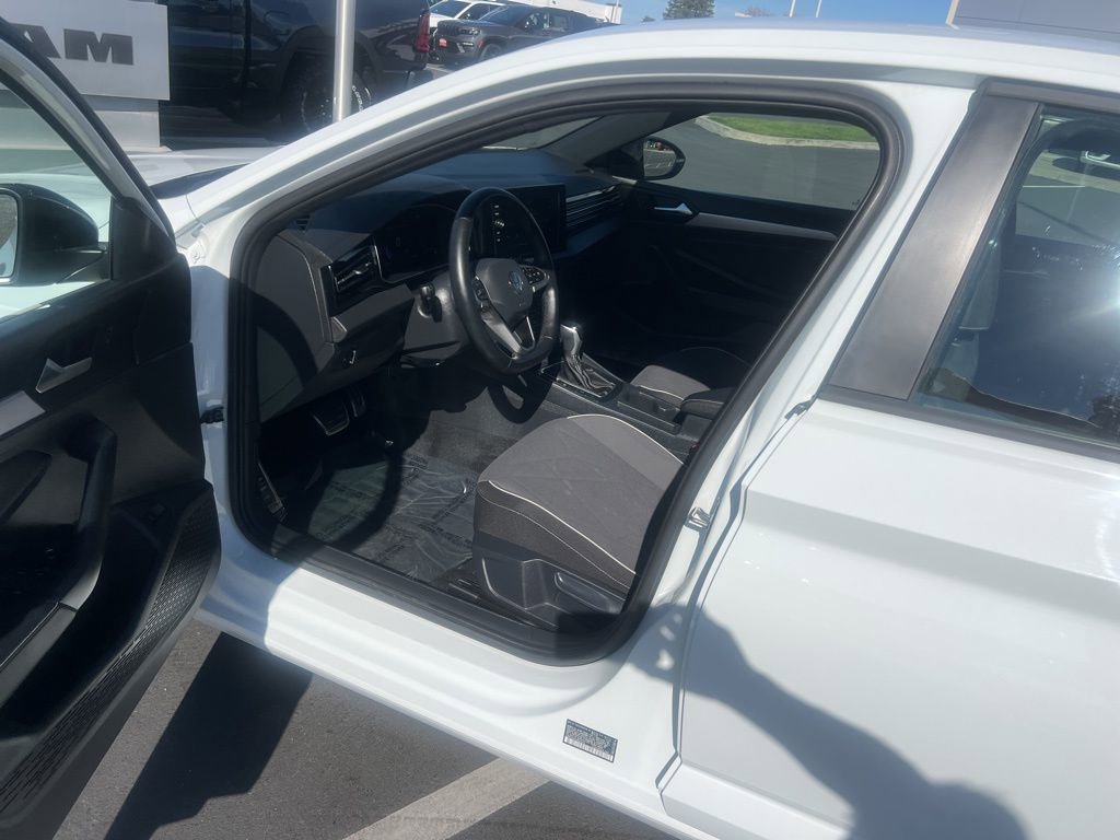 Used 2025 Volkswagen Jetta Sport image 24