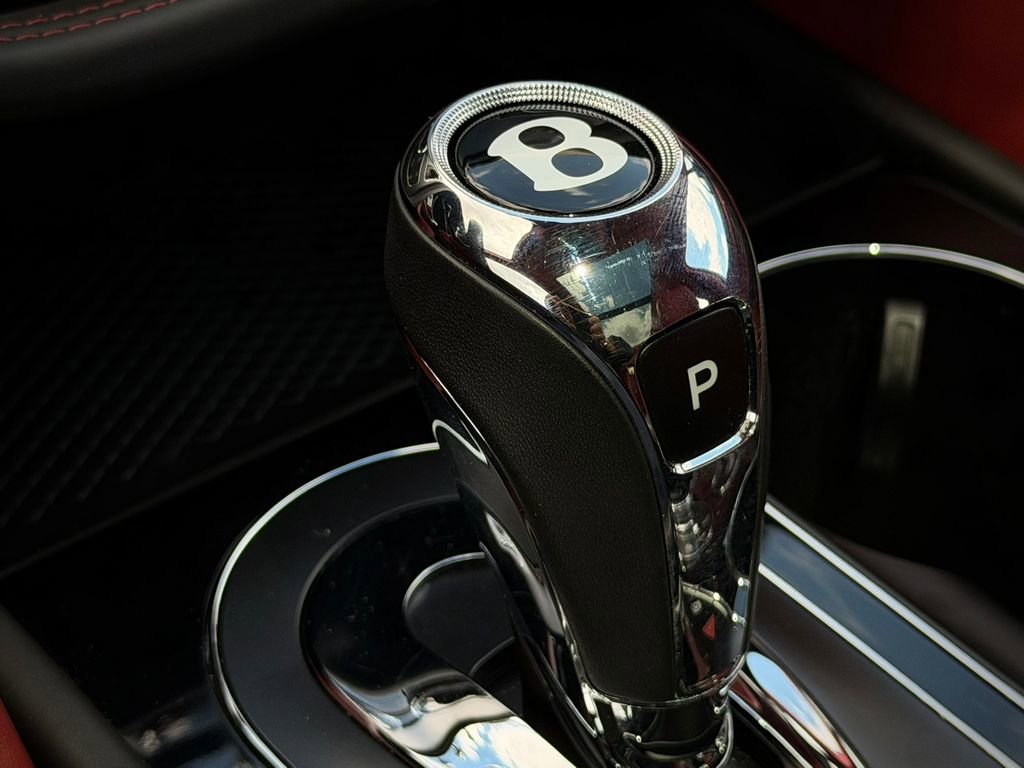 Used 2019 Bentley Bentayga AWD/4WD image 40