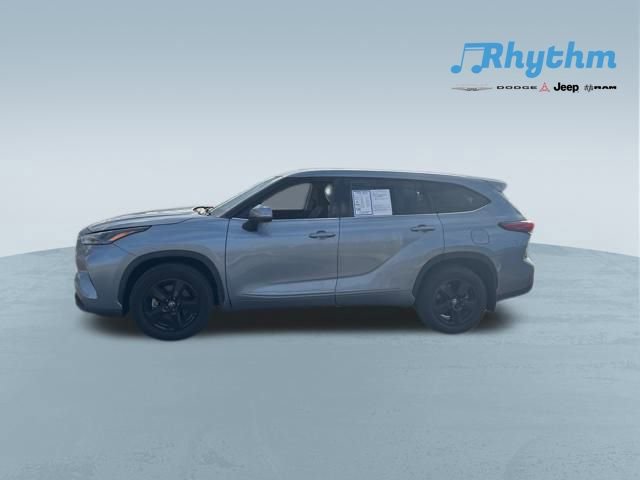 Used 2022 Toyota Highlander LE