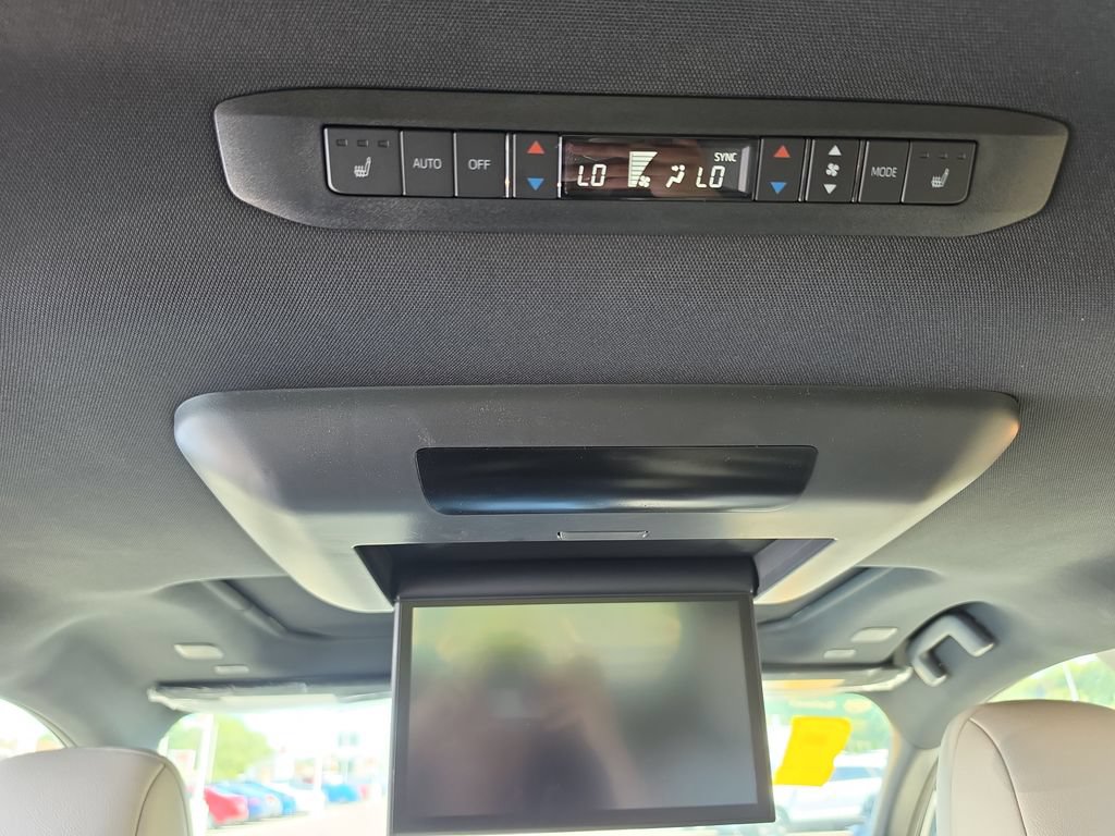 Used 2026 Toyota Sienna Platinum AWD/4WD image 36